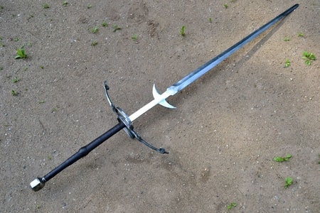 two_handed_medieval_sword_b.jpg