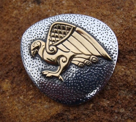 https://www.wulflund.com/img/goods/en/medium/celtic-eagle-silver-pendant_2.jpg