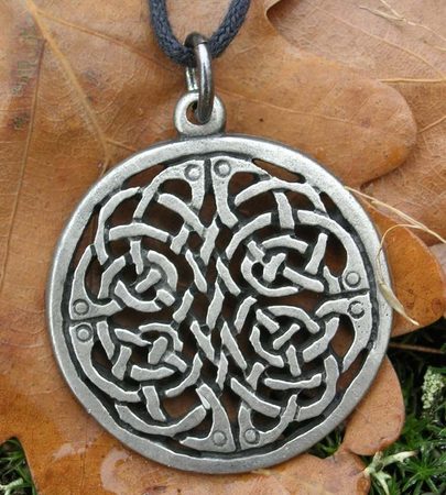Celtic Shield Knot Amulet - wulflund.com